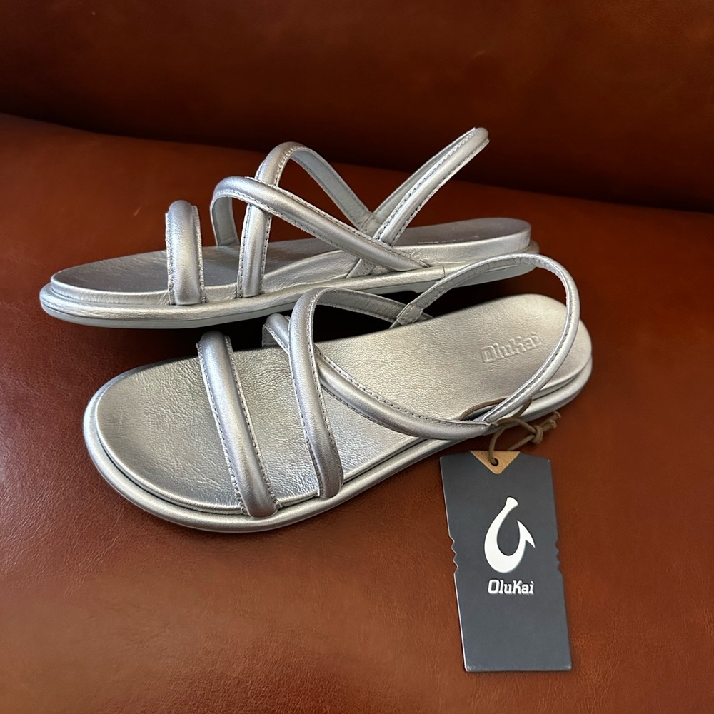 OluKai Leather Metallic Silver Women’s Tiare Slingback Strappy Sandals - Picture 2 of 8